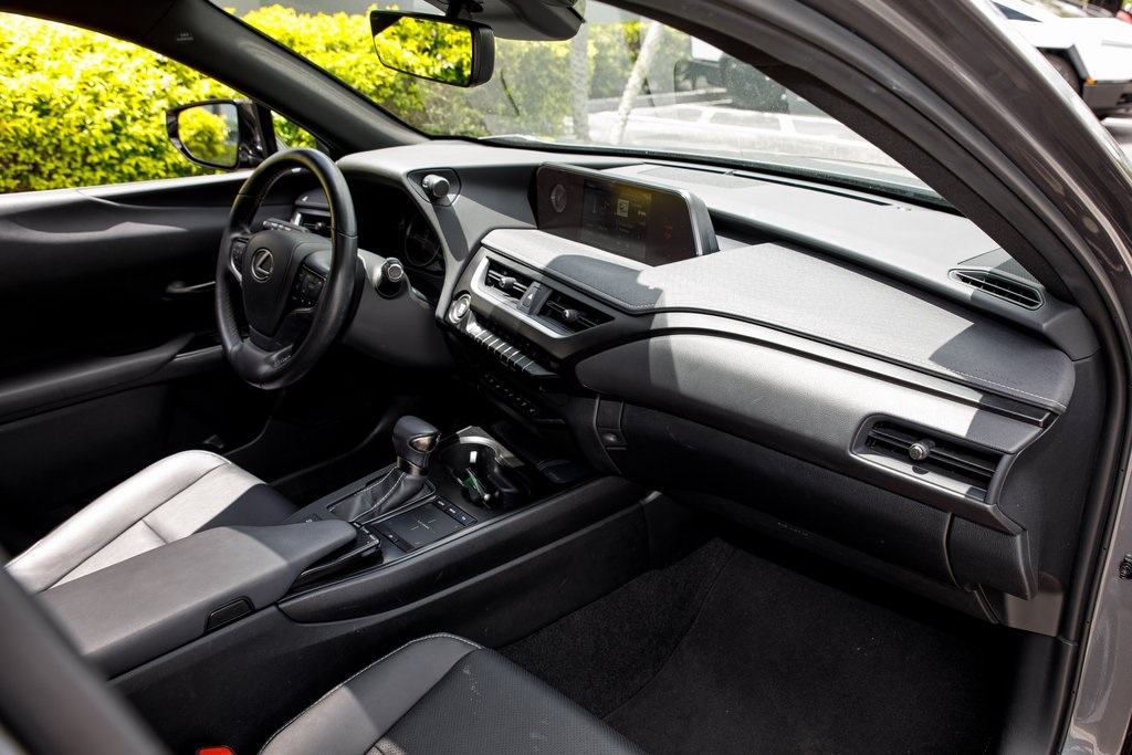 2019 Lexus UX 200 photo 34