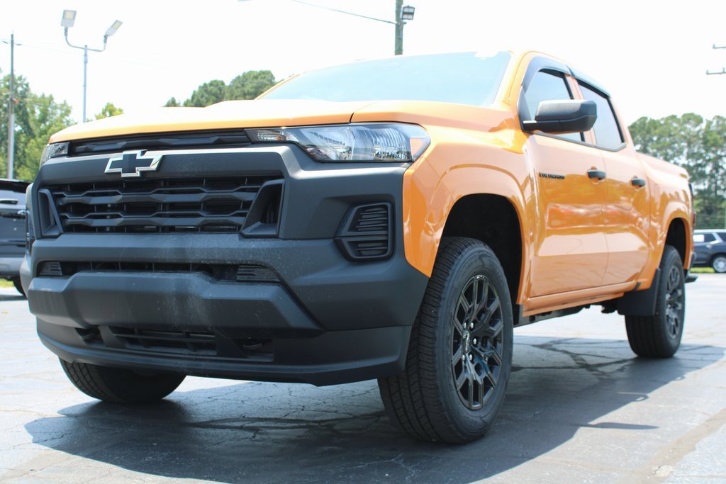 2025 Chevrolet Colorado LT photo 2