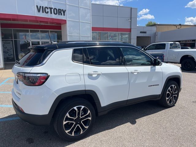 2022 Jeep Compass Limited photo 3