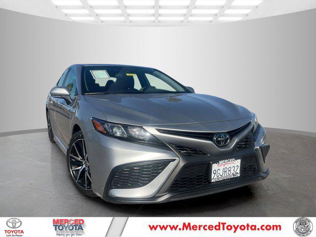 2023 Toyota Camry SE's photo