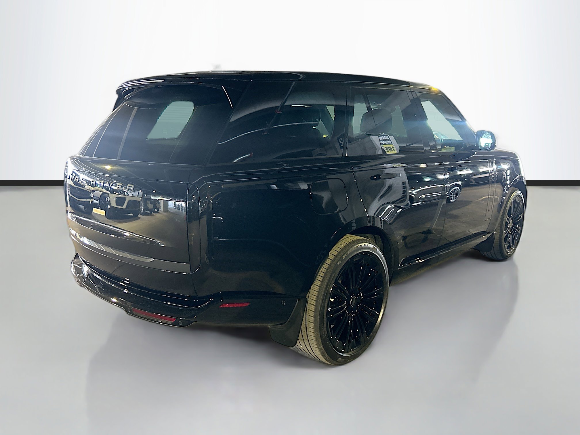 2025 Land Rover Range Rover SE photo 2