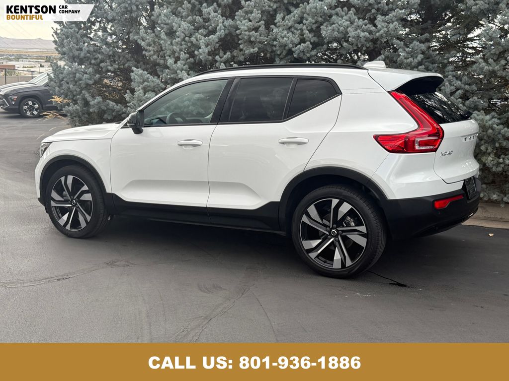 2023 Volvo XC40 AWD Ultimate photo 3