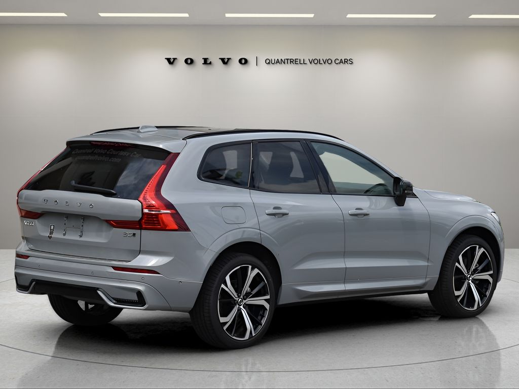2025 Volvo XC60 B5 photo 3