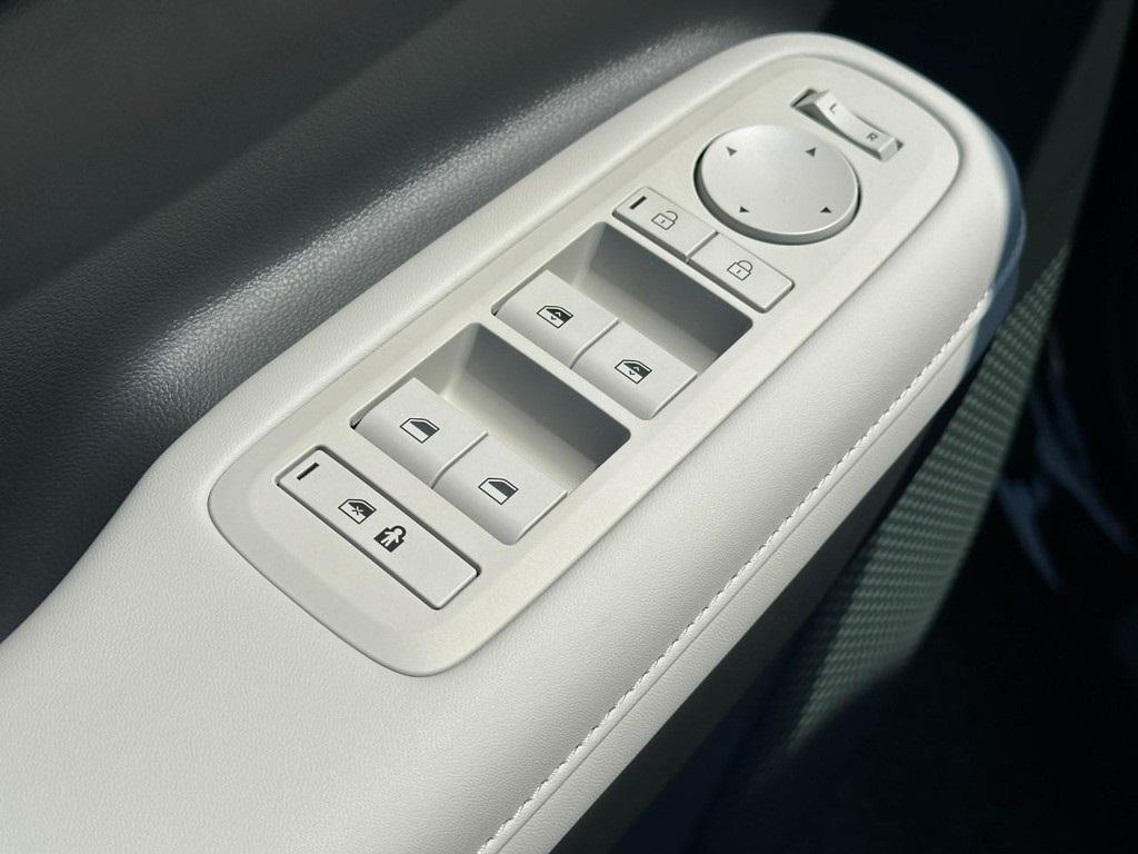 2026 Hyundai Santa Fe SEL photo 8