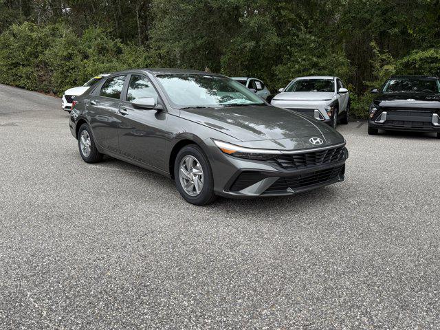 2026 Hyundai Elantra SE's photo