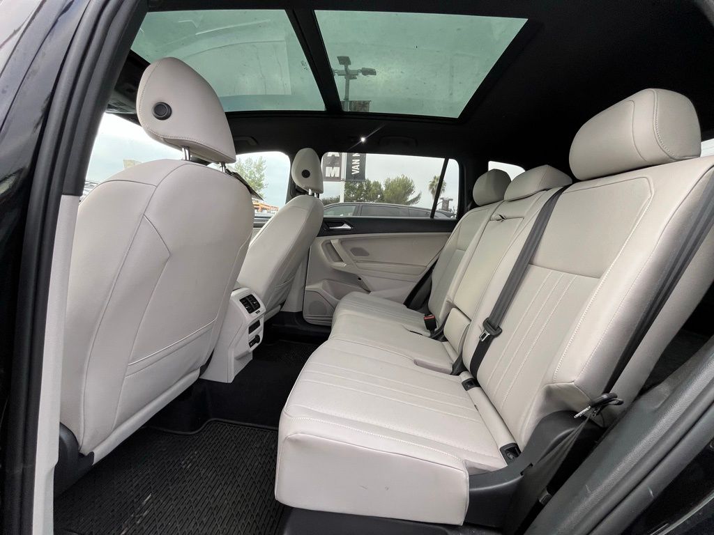 2022 Volkswagen Tiguan SE R-Line Black photo 4