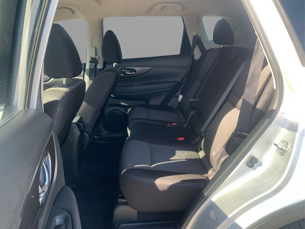 2020 Nissan Rogue SV photo 10