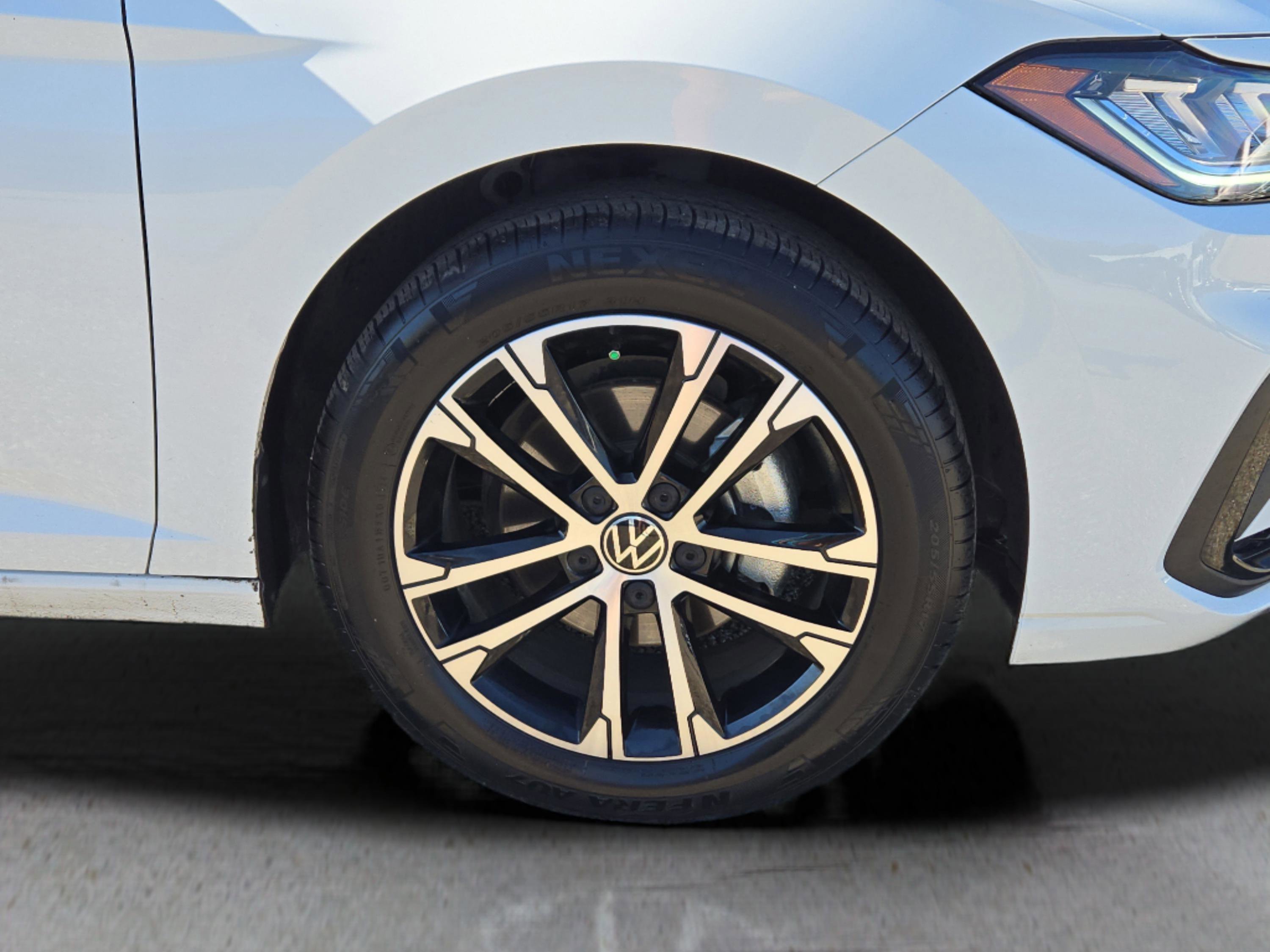 2025 Volkswagen Jetta Sport photo 4