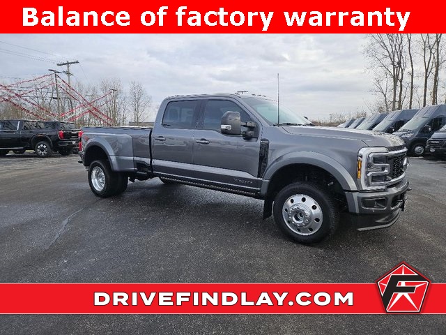 2025 Ford F-450 Super Duty Platinum's photo