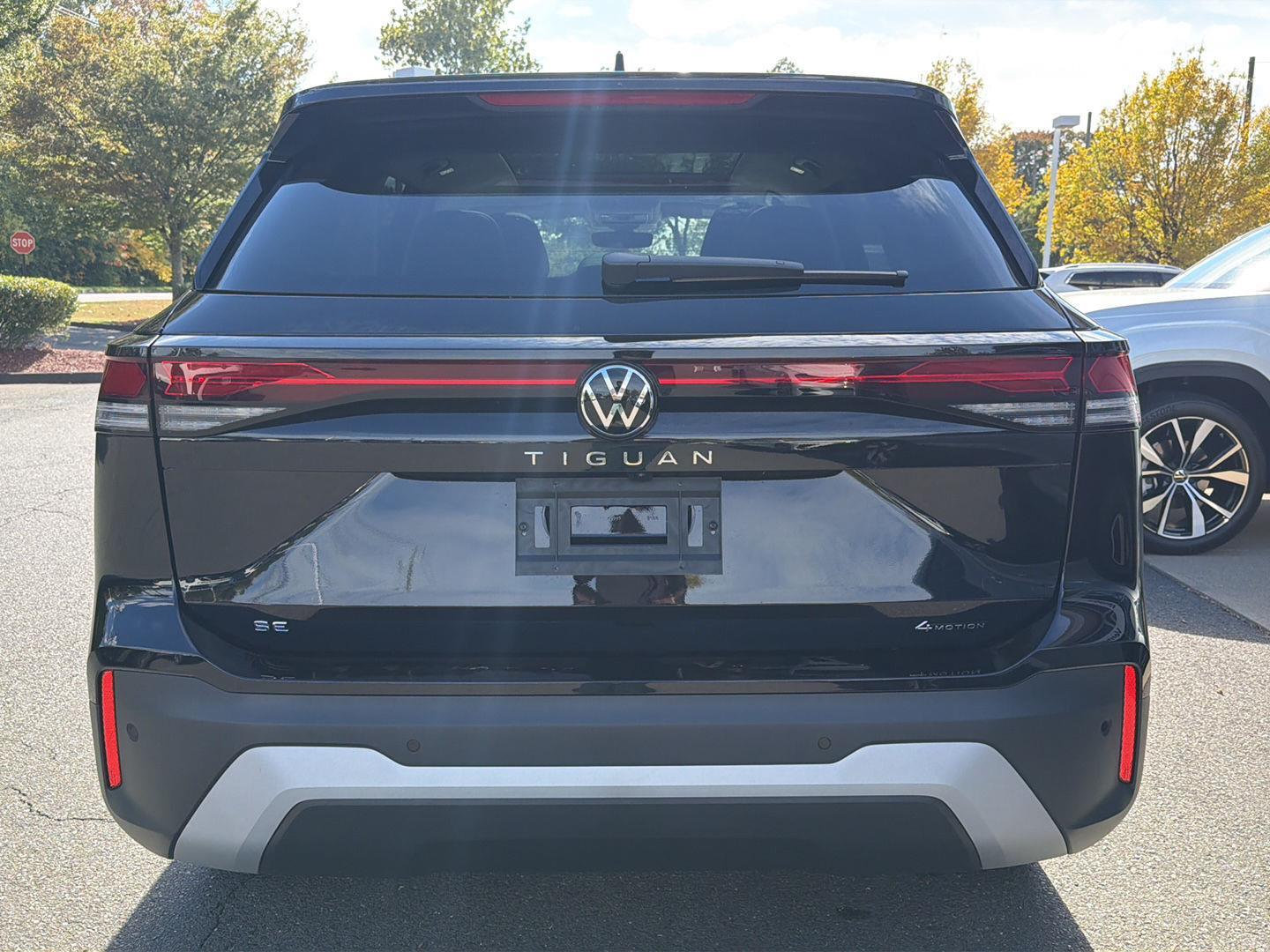 2025 Volkswagen Tiguan SE photo 3