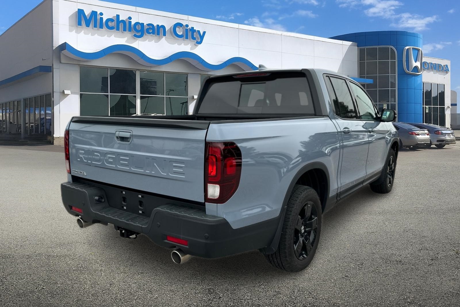 2024 Honda Ridgeline Black Edition photo 3