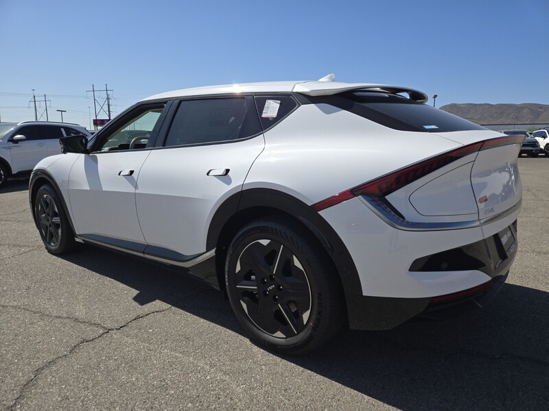 2025 Kia EV6 Wind photo 4