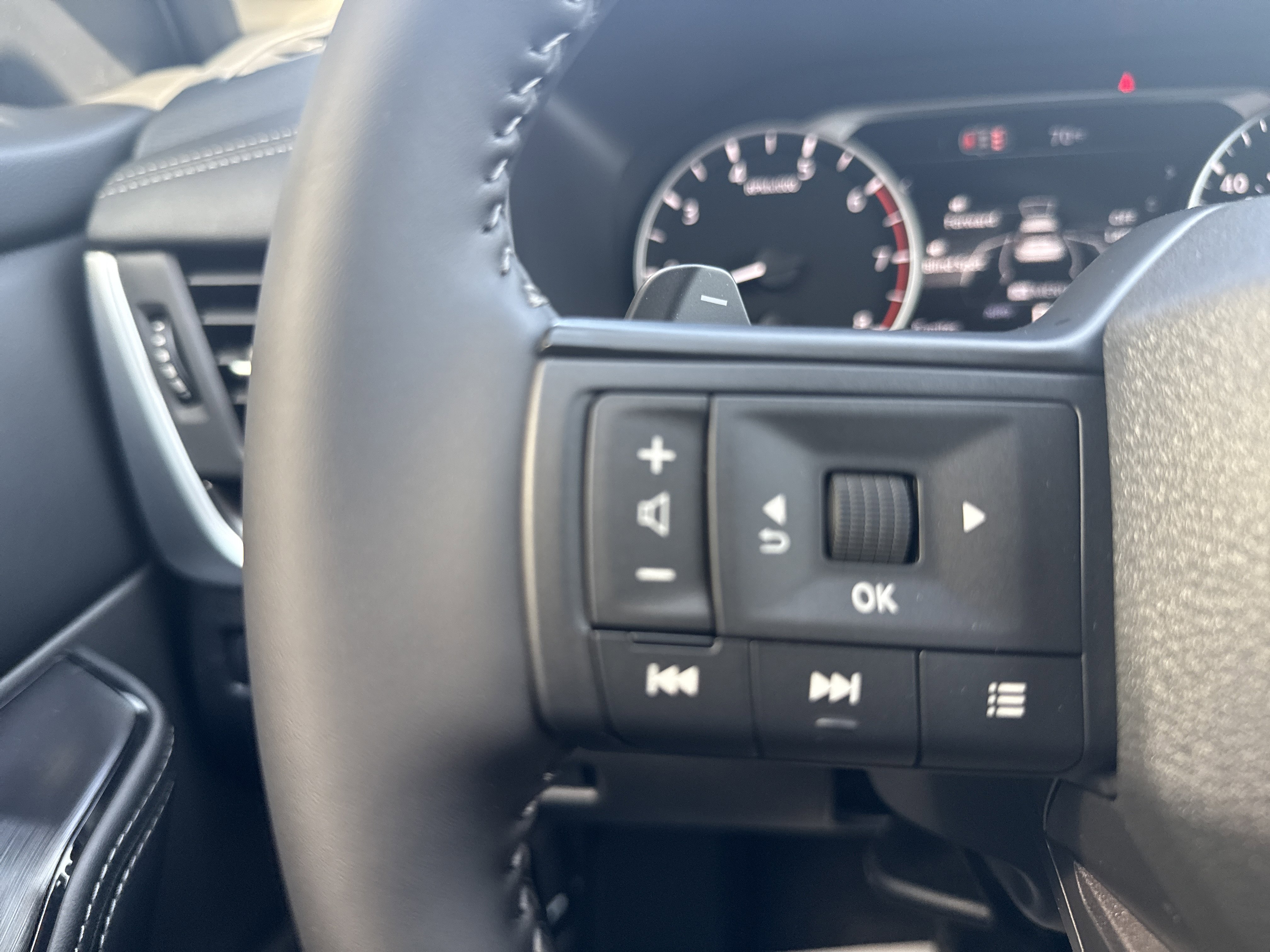 2026 Nissan Rogue SV photo 3