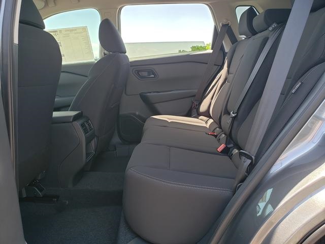 2025 Nissan Rogue S photo 12