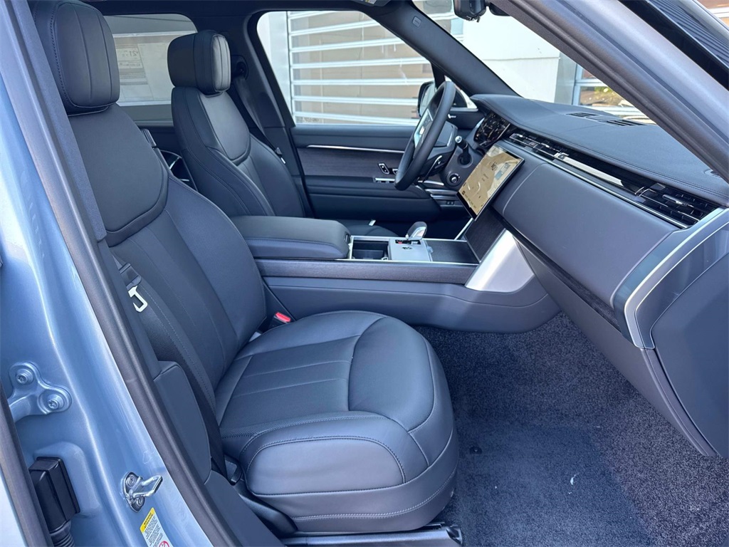 2025 Land Rover Range Rover SE photo 10