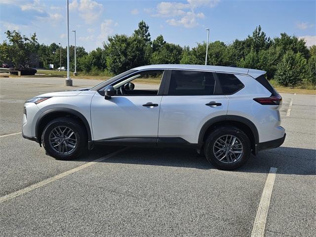 2025 Nissan Rogue S photo 3