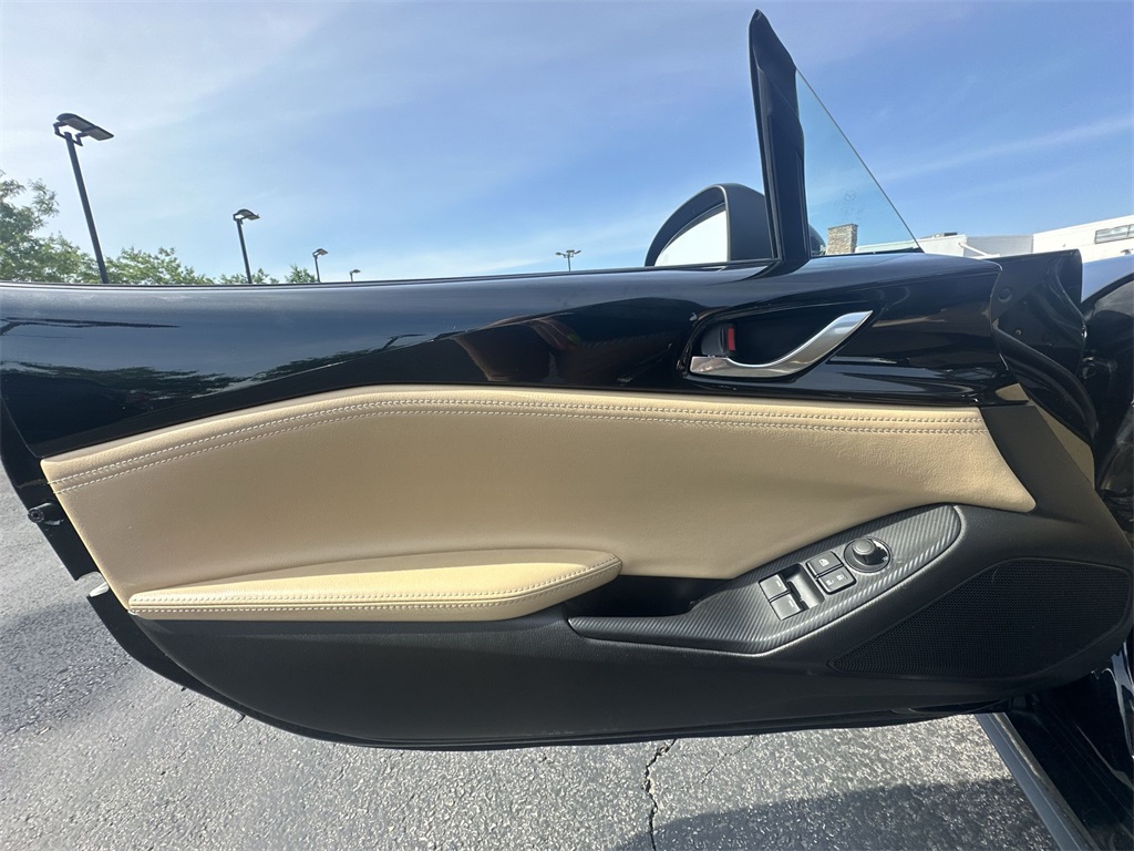 2017 Mazda MX-5 Miata RF Miata Grand Touring photo 13