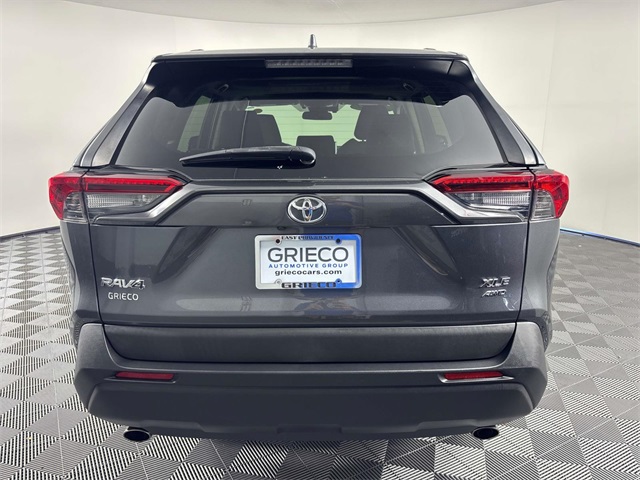 2019 Toyota RAV4 XLE photo 4
