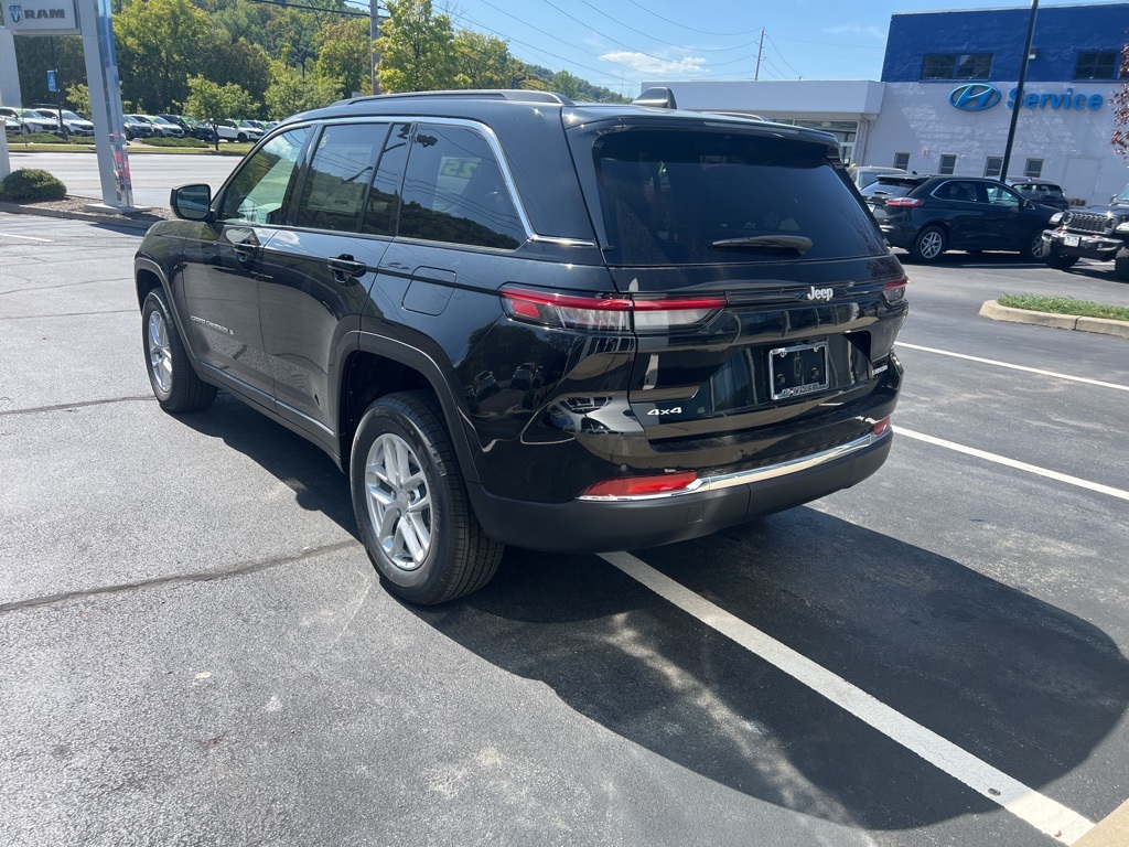 2025 Jeep Grand Cherokee Laredo X photo 3
