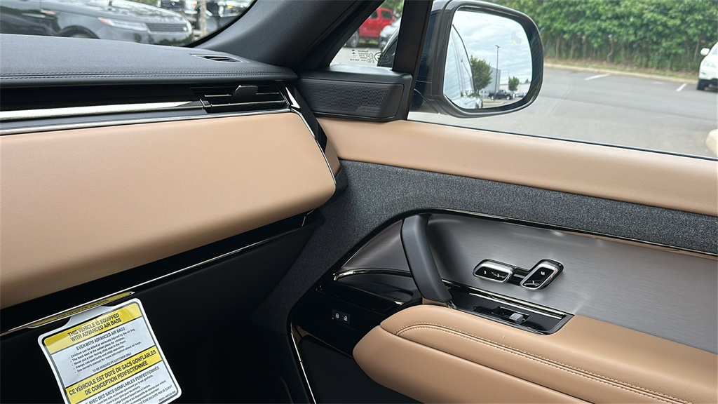 2025 Land Rover Range Rover Sport SE photo 16