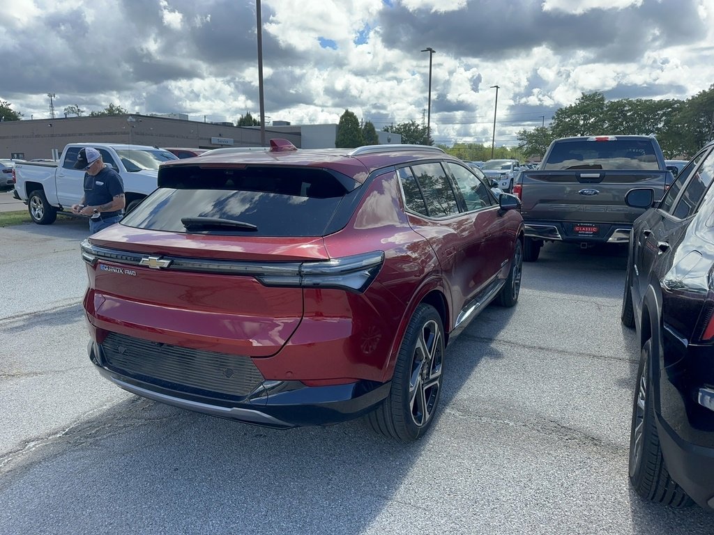 2025 Chevrolet Equinox EV 1LT photo 2