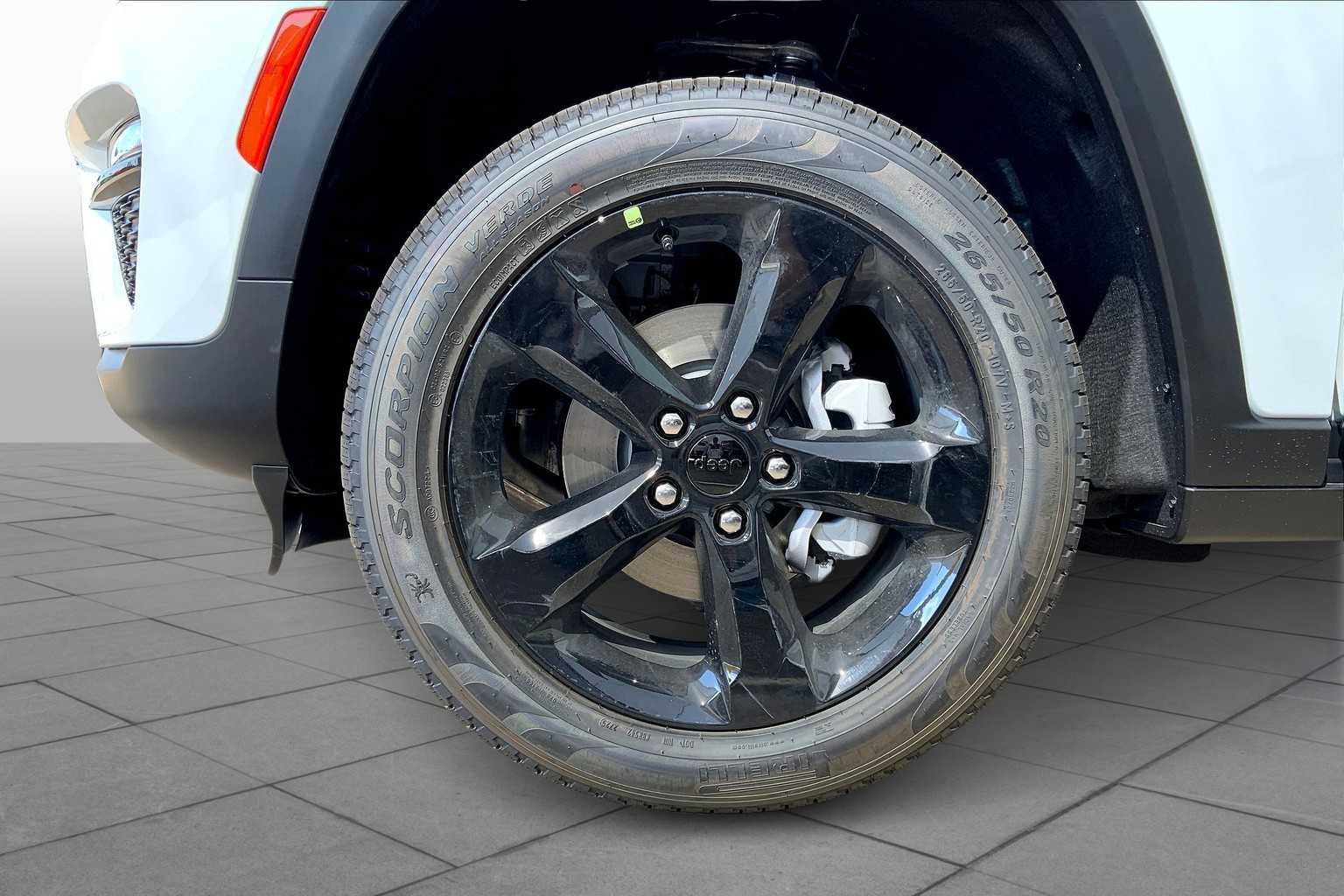 2025 Jeep Grand Cherokee Limited photo 12