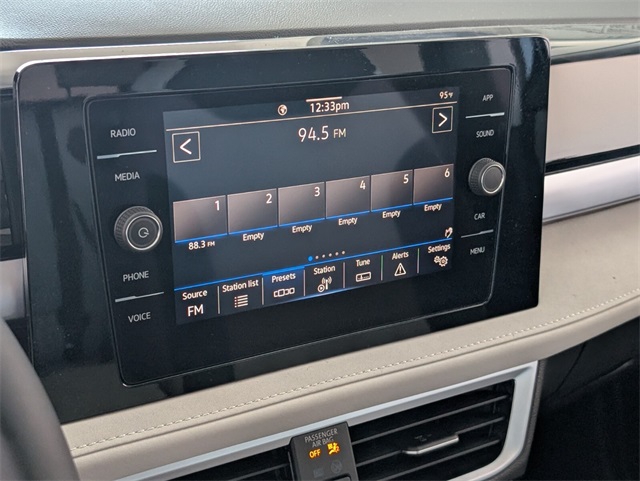 2025 Volkswagen Taos SE photo 7