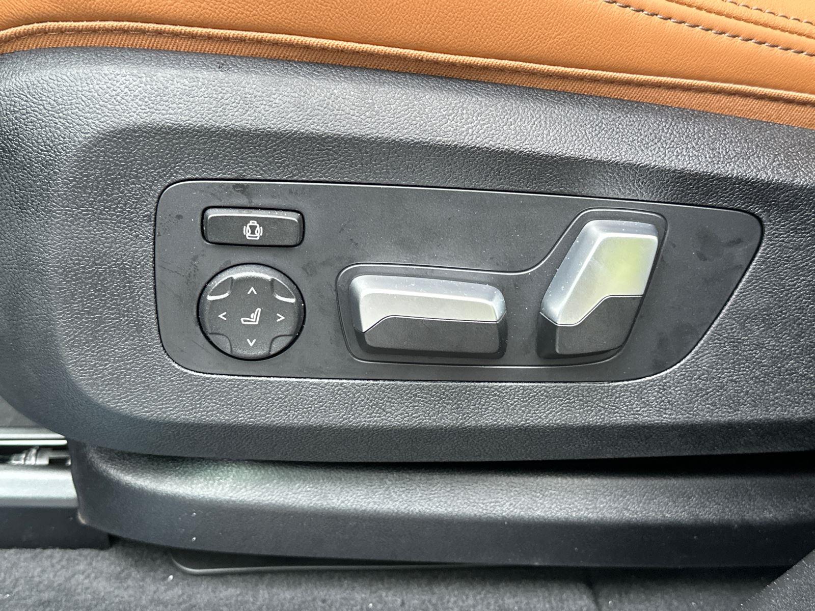 New 2025 Skyscraper Grey Metallic BMW xDrive50e image 3