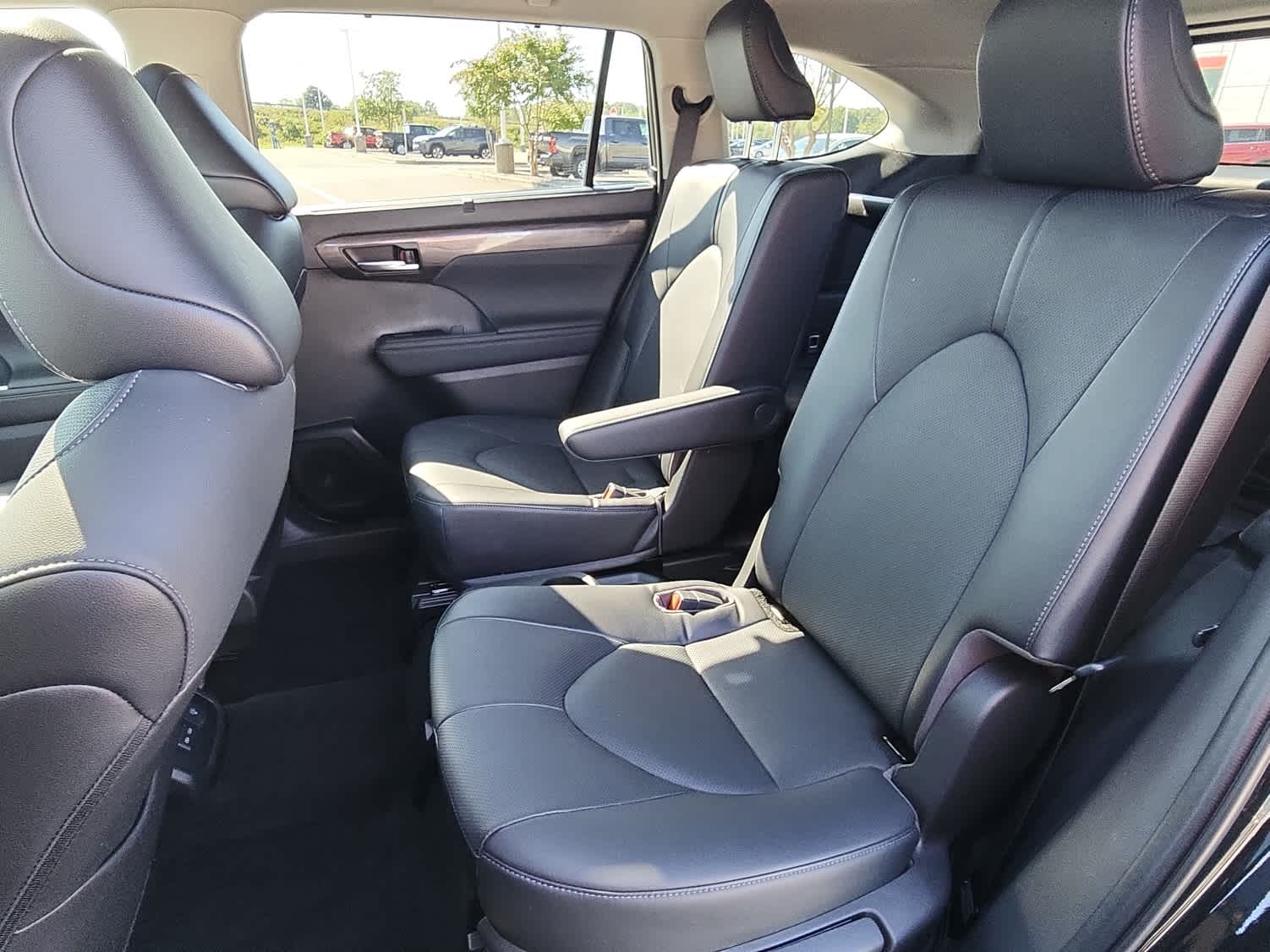 2023 Toyota Highlander Limited photo 6