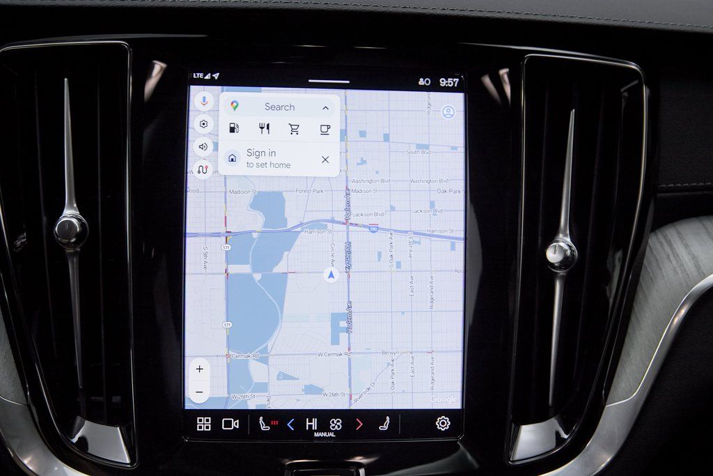 2024 VOLVO V60CC - Image 29