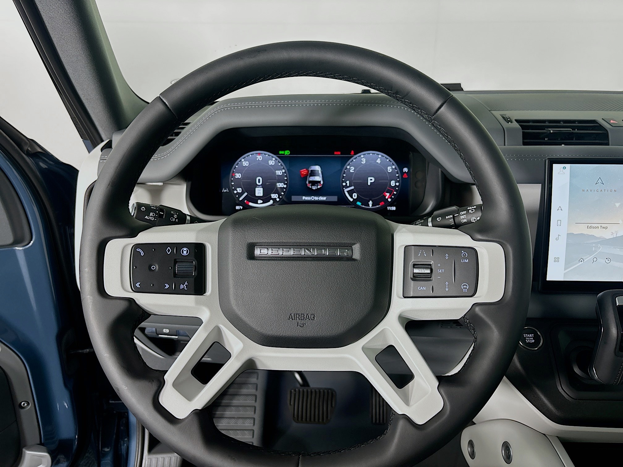 2025 Land Rover Defender 90 X-Dynamic SE photo 9
