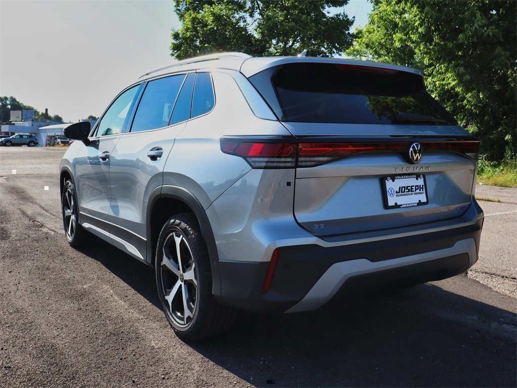 2025 Volkswagen Tiguan SE photo 2