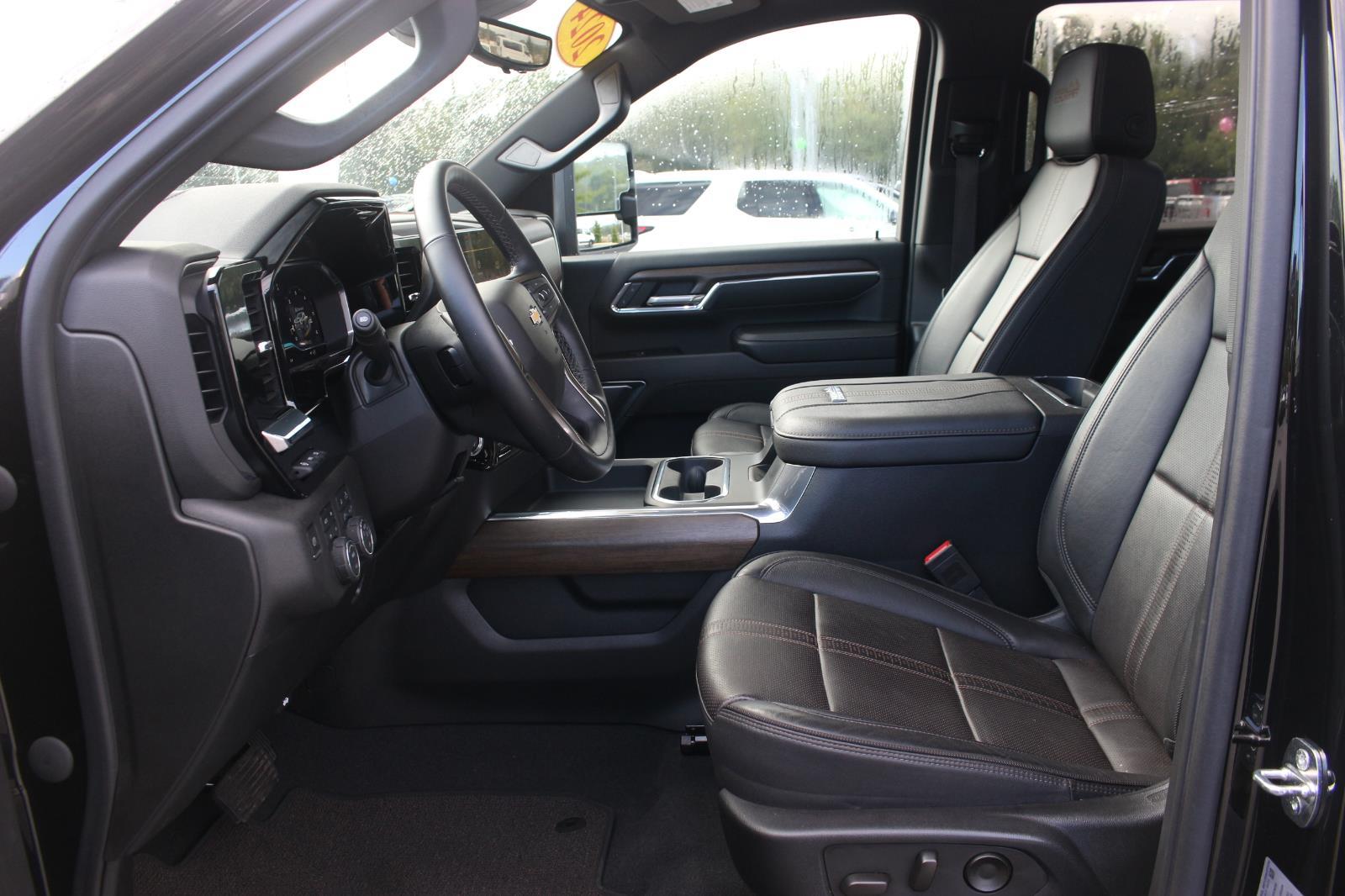 2024 Chevrolet Silverado 3500HD High Country photo 15