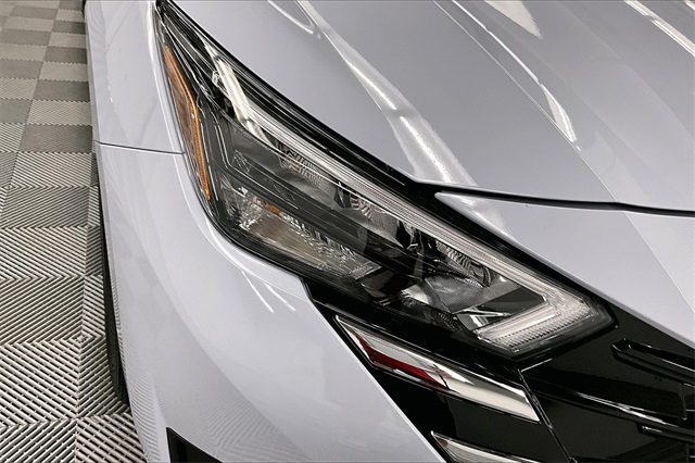 2025 Nissan Versa 1.6 SV photo 13