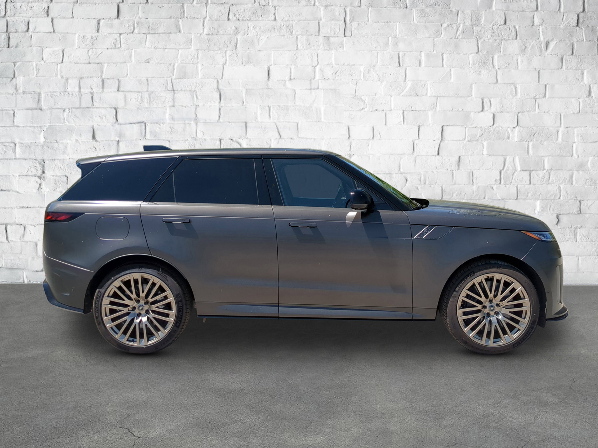 2025 Land Rover Range Rover Sport photo 4