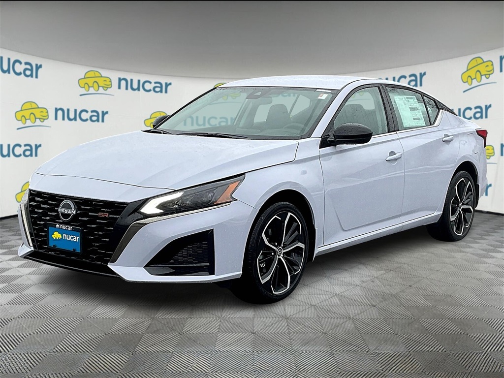 2025 Nissan Altima 2.5 SR photo 3