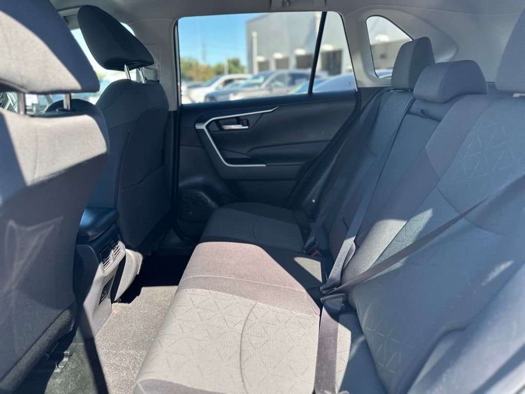 2024 Toyota RAV4 XLE photo 13