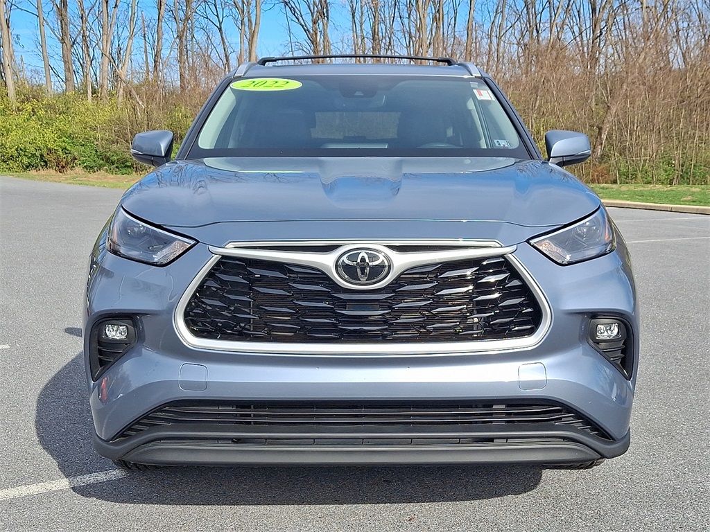 2022 Toyota Highlander XLE photo 2