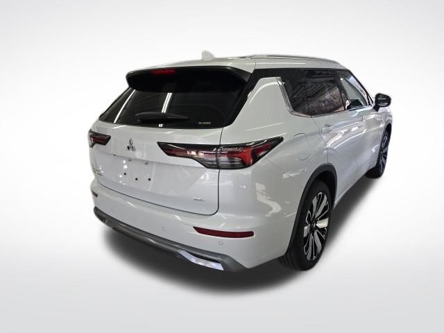 2025 Mitsubishi Outlander SEL photo 3