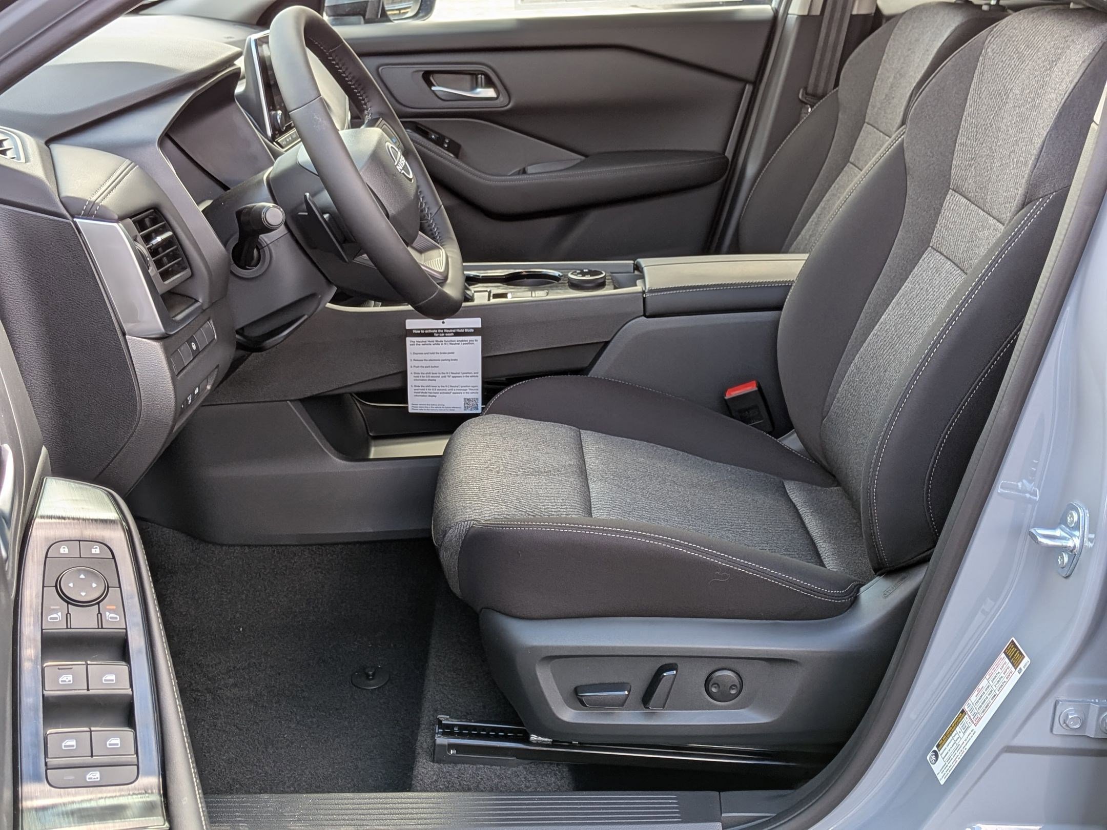 2026 Nissan Rogue SV photo 10