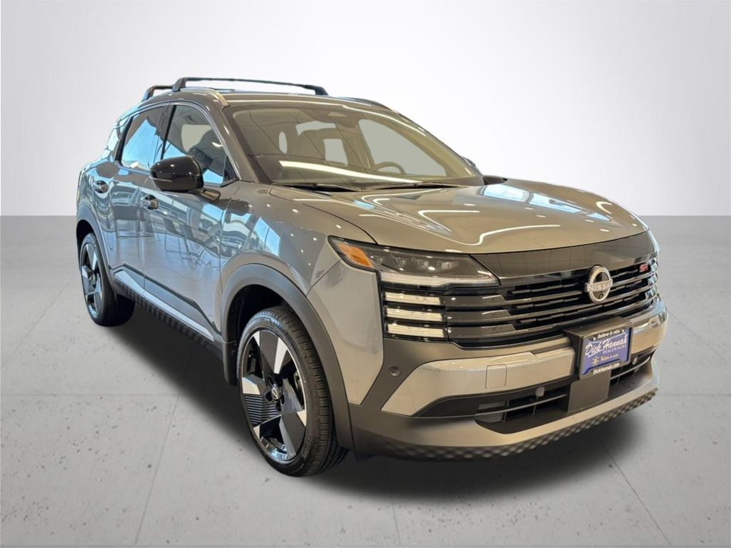 2026 Nissan Kicks SR photo 4