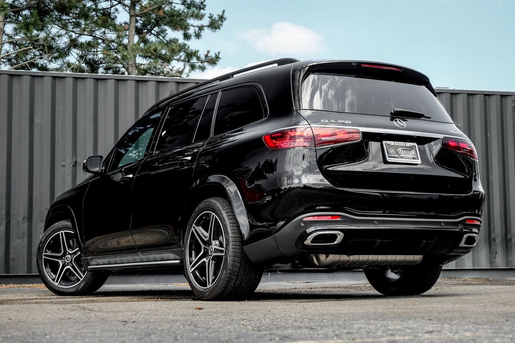 2025 Mercedes Benz GLS 450 4MATIC photo 2