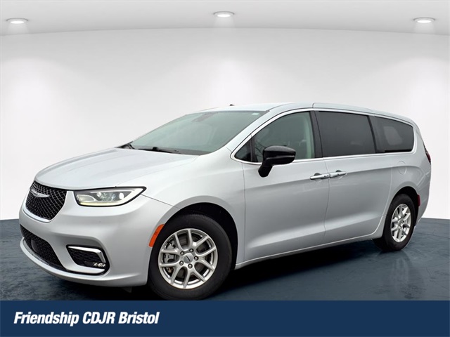 2024 Chrysler Pacifica Touring L's photo