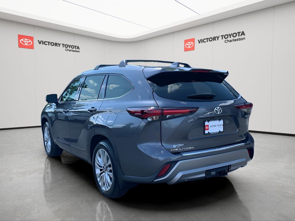 2025 Toyota Highlander Platinum photo 3