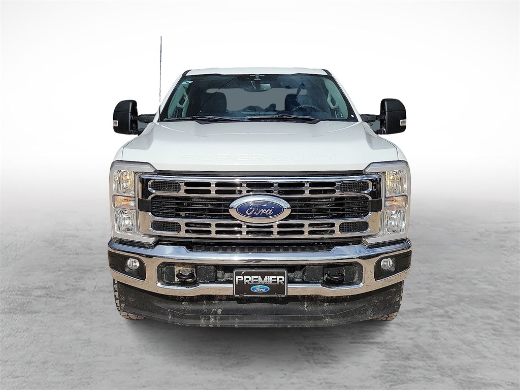2023 Ford F-350 XLT photo 3