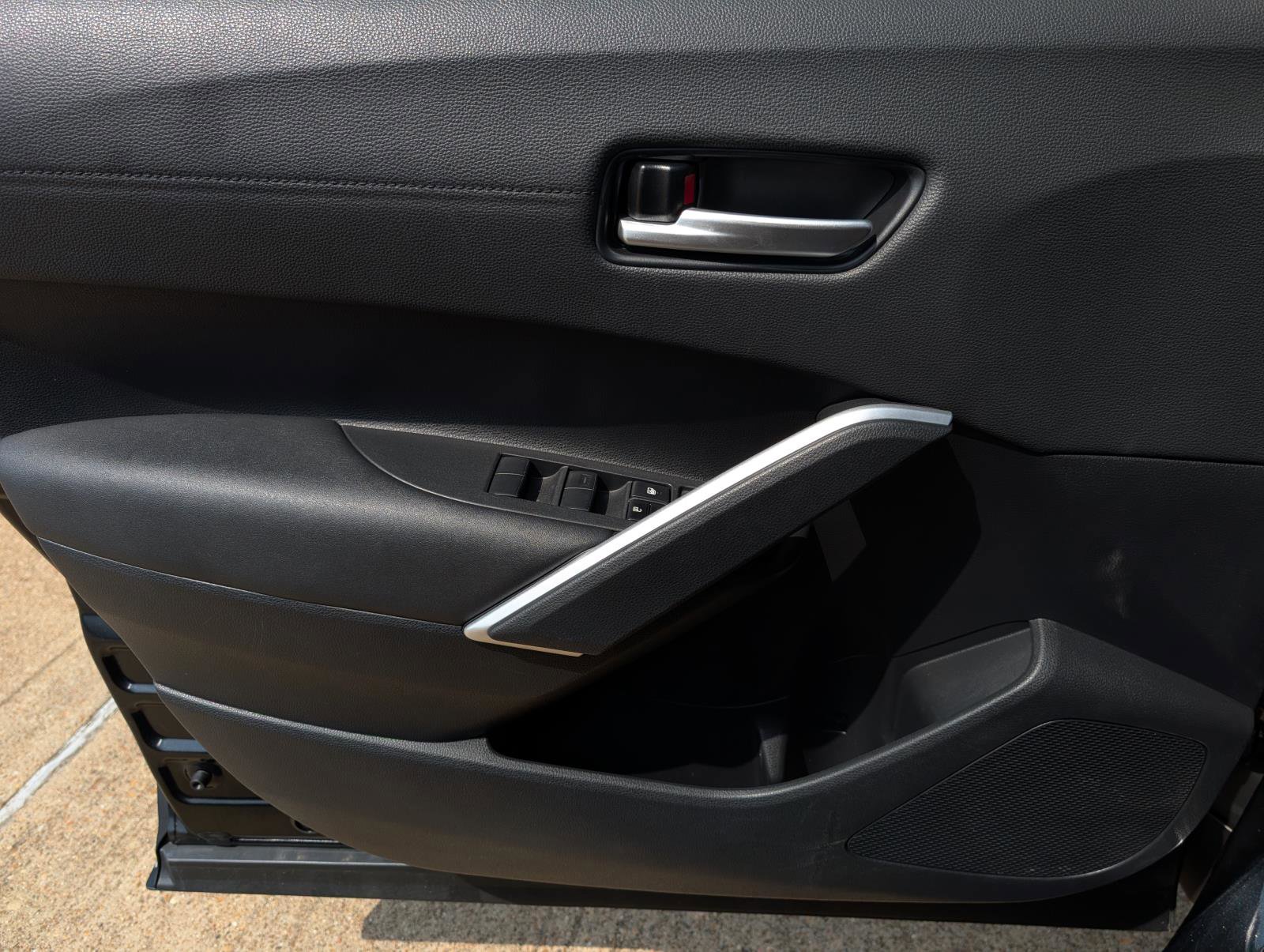 2022 Toyota Corolla Cross XLE photo 23