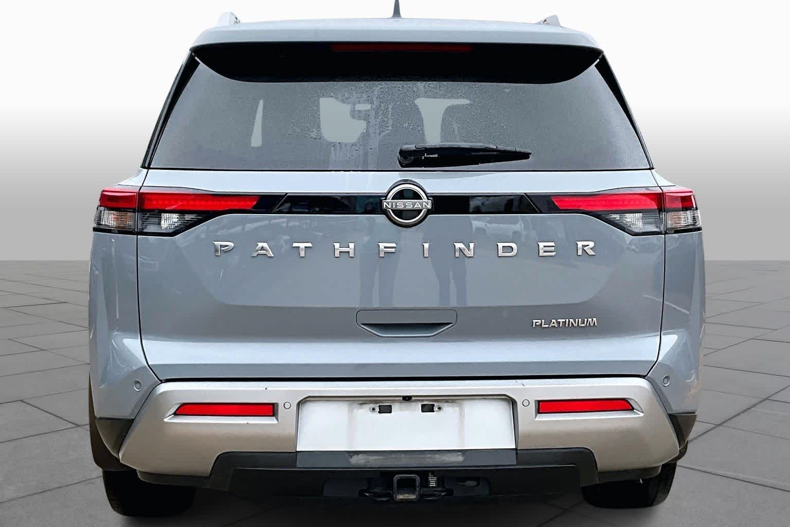 2023 Nissan Pathfinder Platinum photo 3