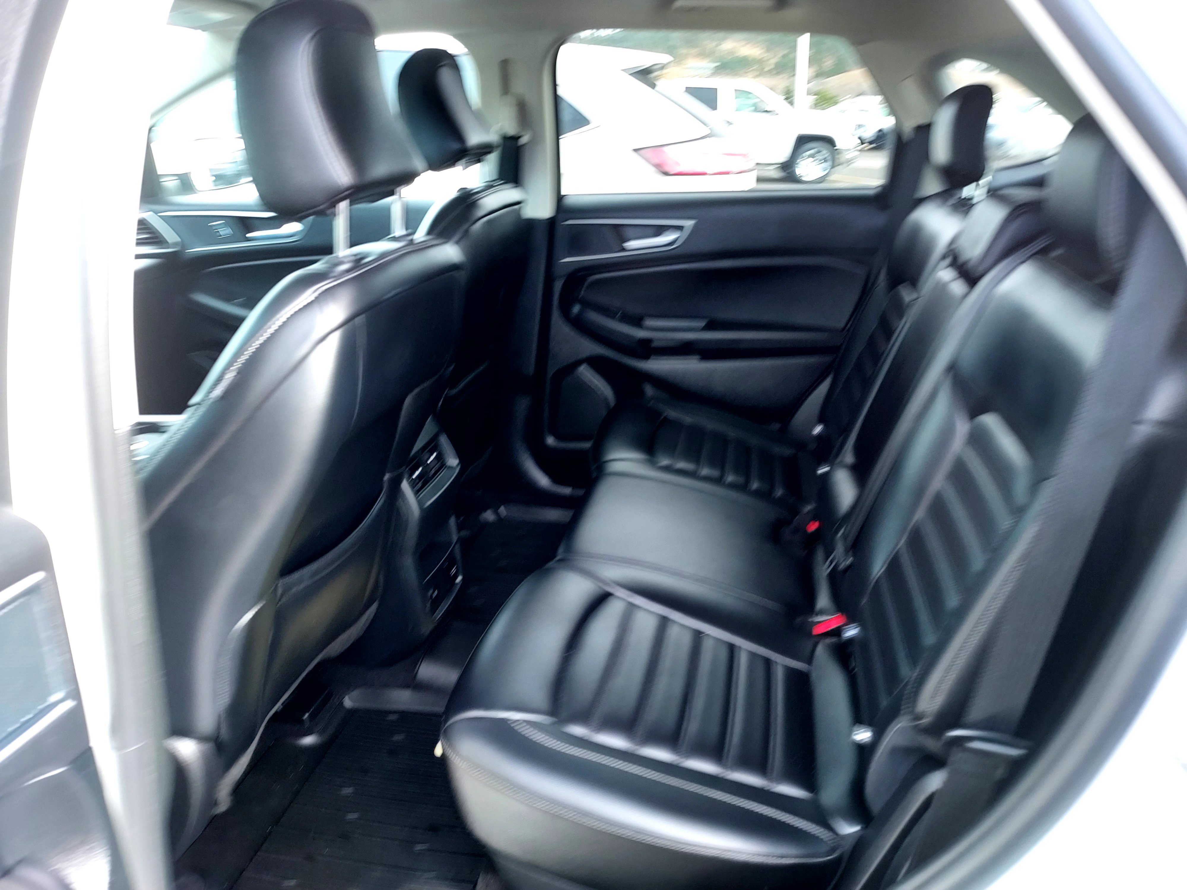 2023 Ford Edge SEL photo 2