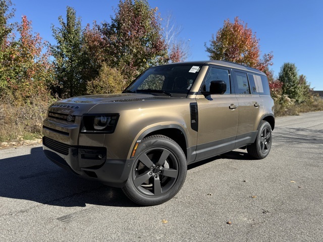 2026 Land Rover Defender S's photo