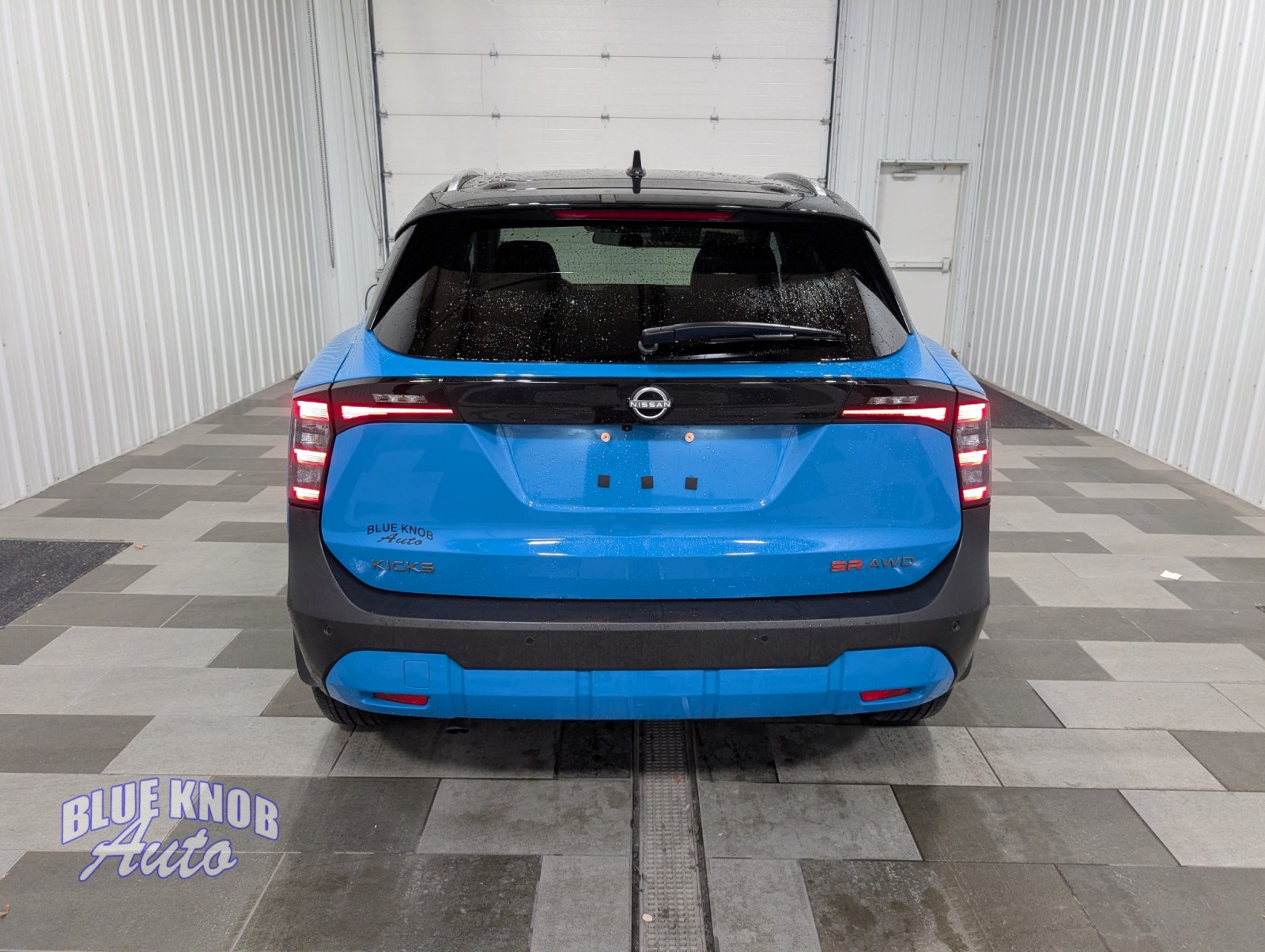 2025 Nissan Kicks SR photo 3